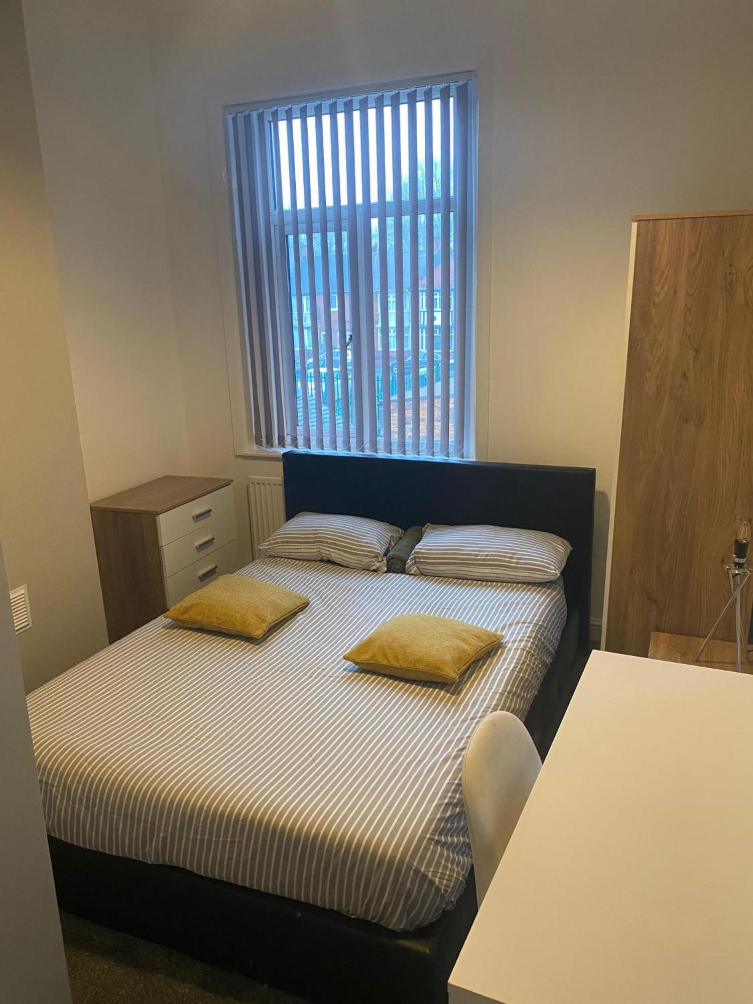Happy Homes Stoke-on-Trent ภายนอก รูปภาพ