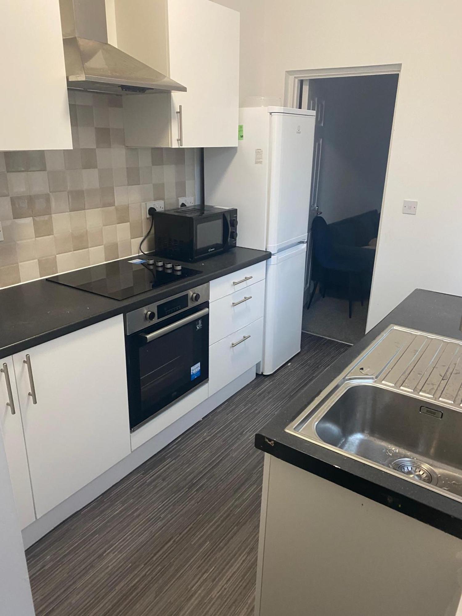 Happy Homes Stoke-on-Trent ภายนอก รูปภาพ