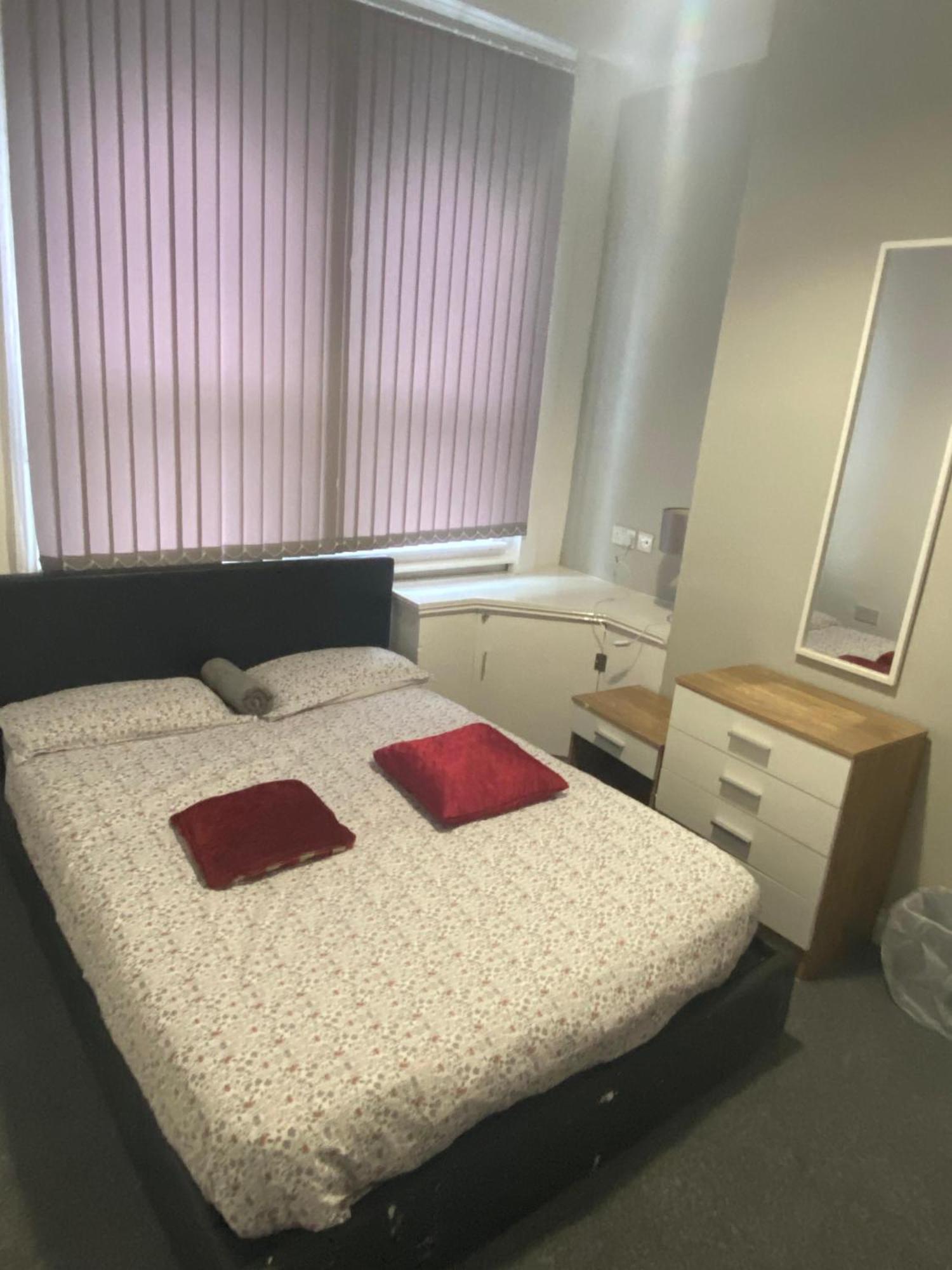 Happy Homes Stoke-on-Trent ภายนอก รูปภาพ