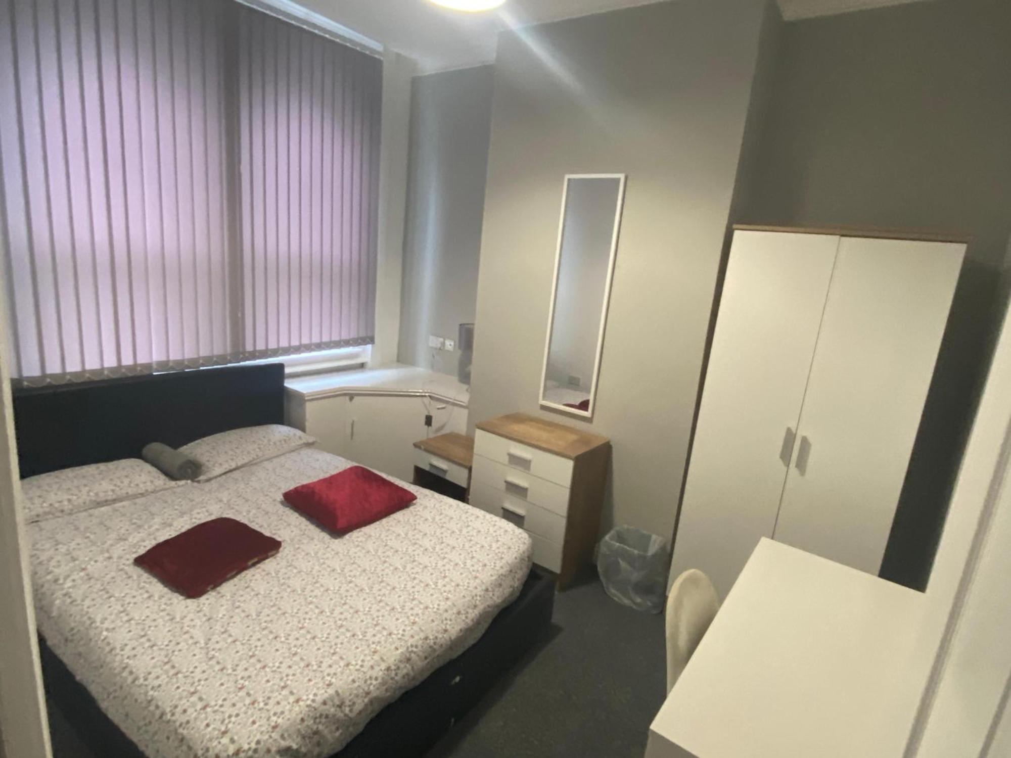 Happy Homes Stoke-on-Trent ภายนอก รูปภาพ