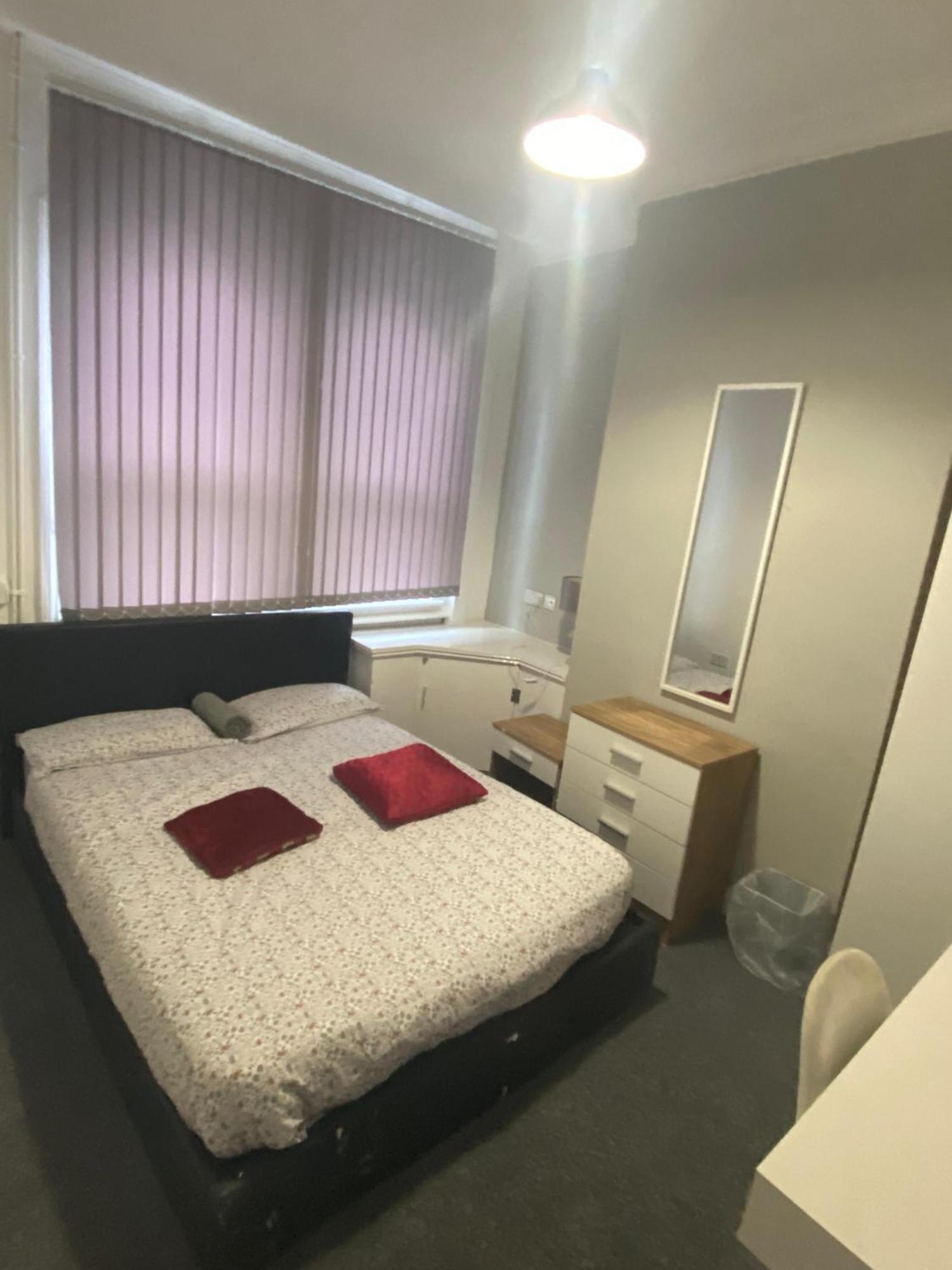 Happy Homes Stoke-on-Trent ภายนอก รูปภาพ