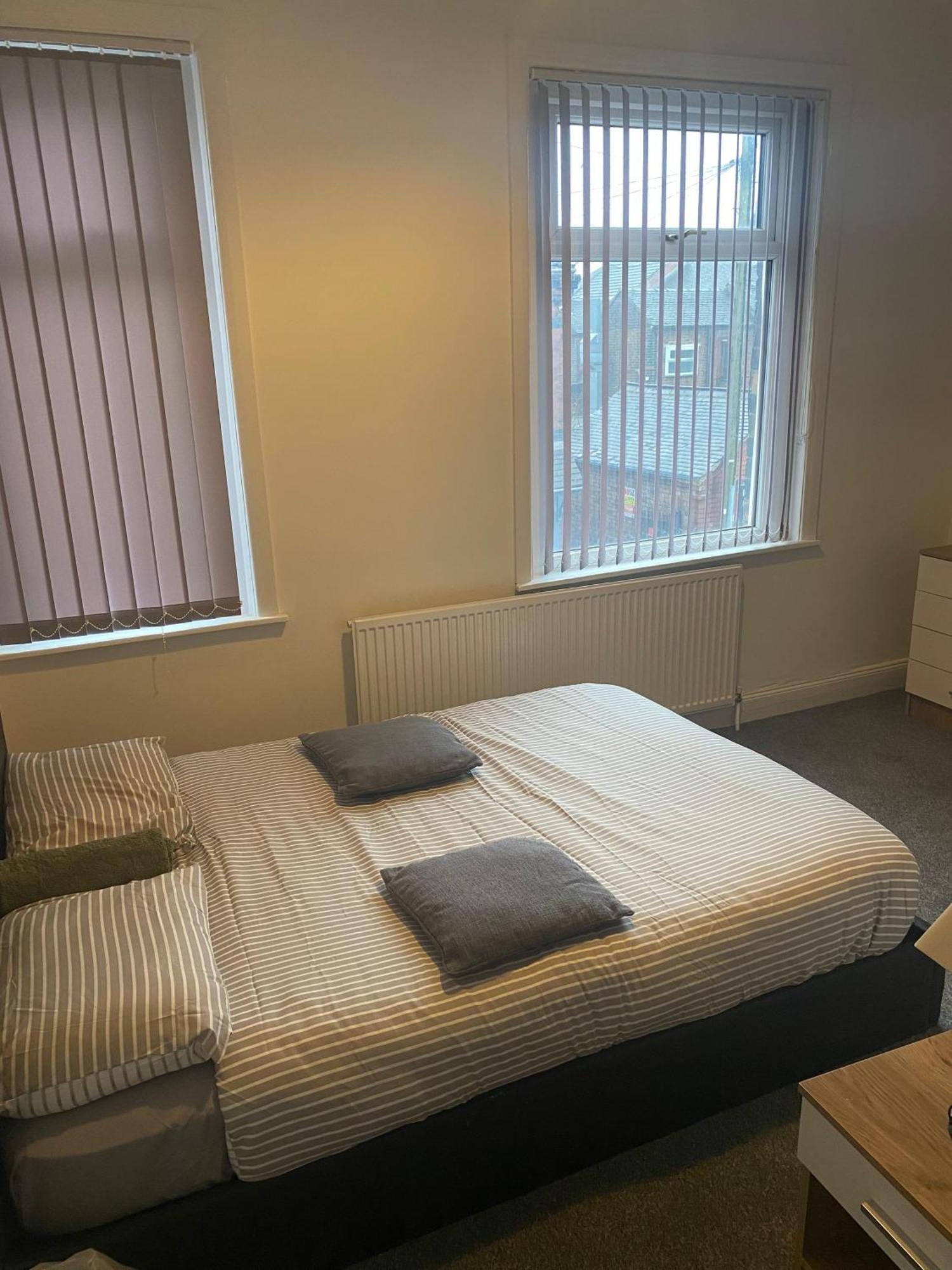 Happy Homes Stoke-on-Trent ภายนอก รูปภาพ