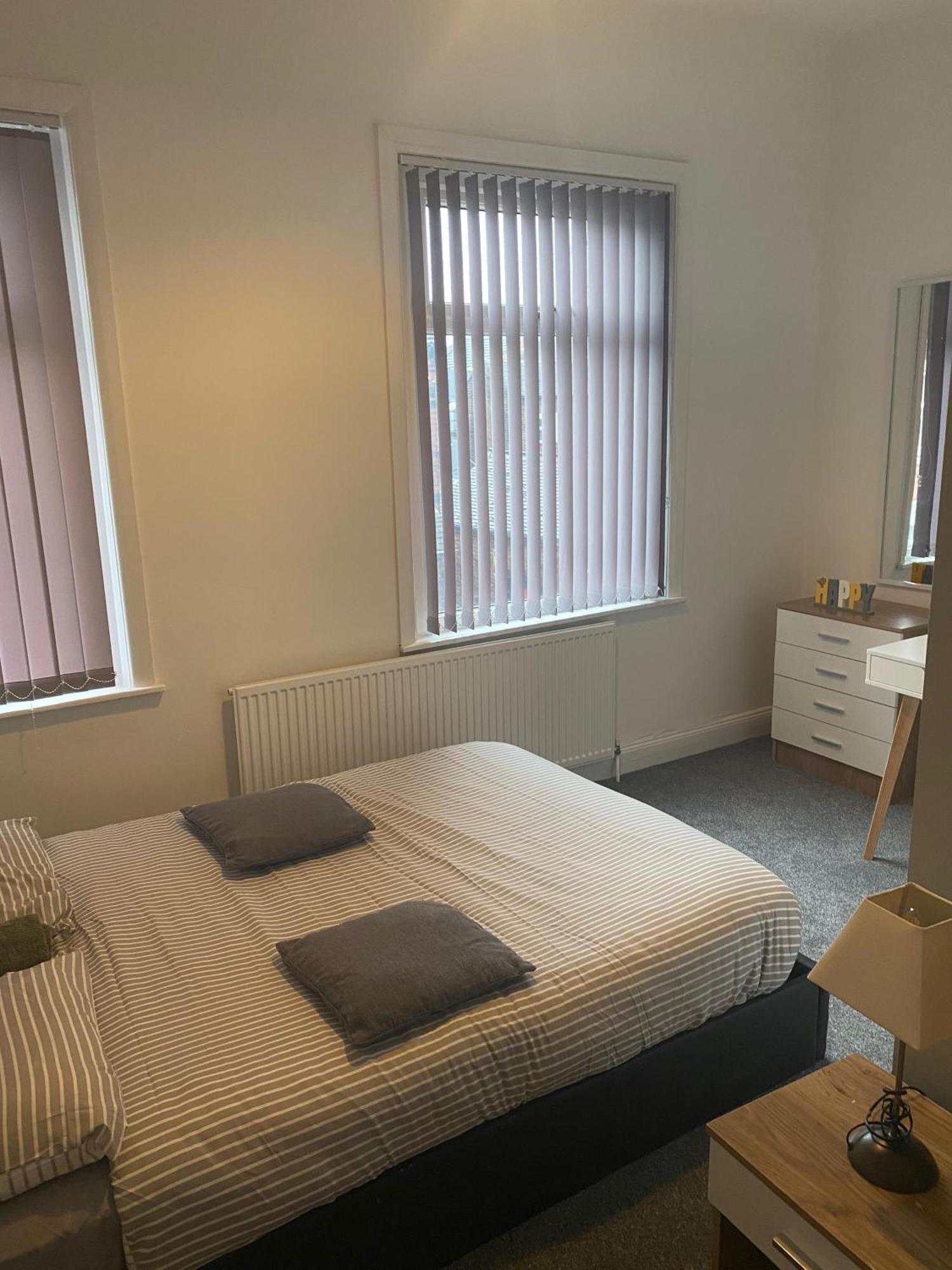 Happy Homes Stoke-on-Trent ภายนอก รูปภาพ